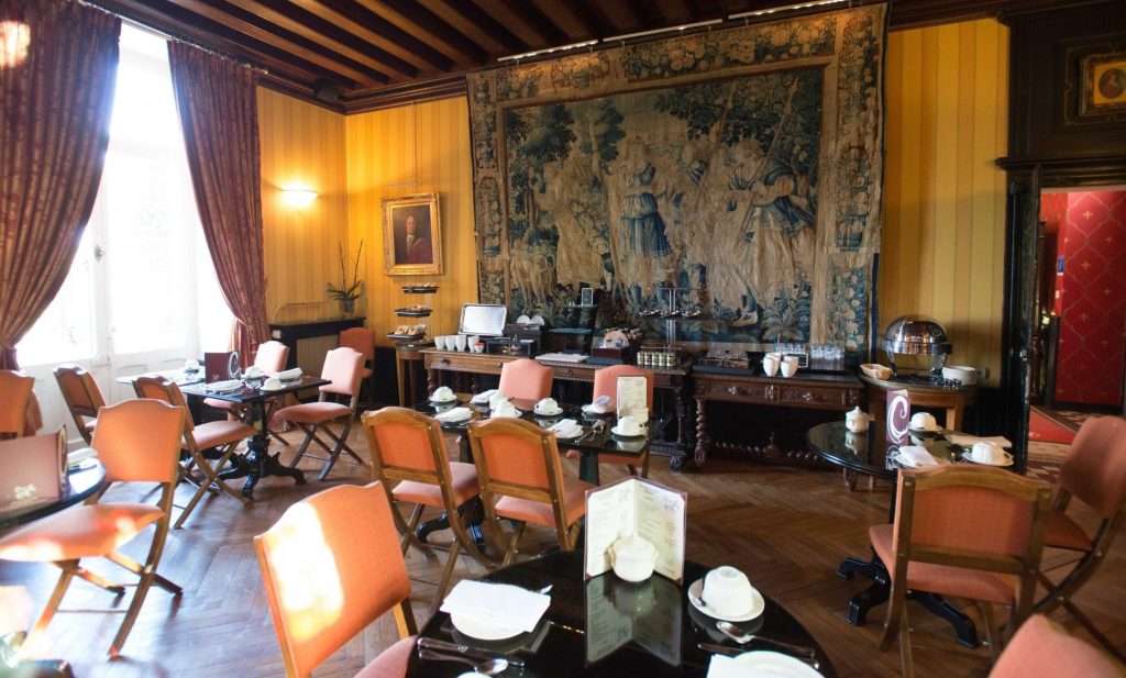 La salle restaurant du Château de Pray