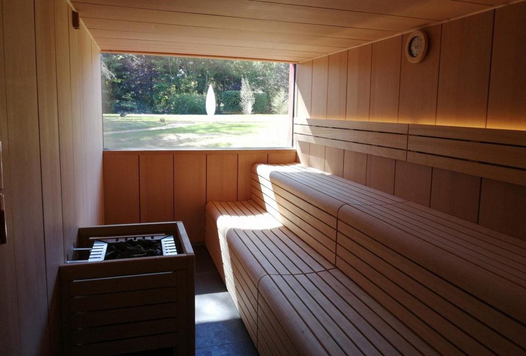 L'intérieur du sauna su Spa de l'établissement Teritoria Les Maritonnes Parc & Vignoble, en ourgogne-Franche-Comté