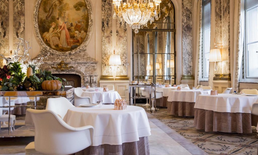 Intérieur du restaurant gastronomique Teritoria Le Meurice à Paris