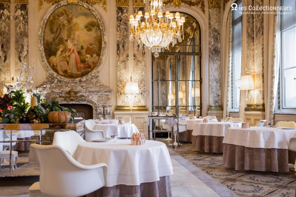 Interno del ristorante gourmet Teritoria Le Meurice a Parigi