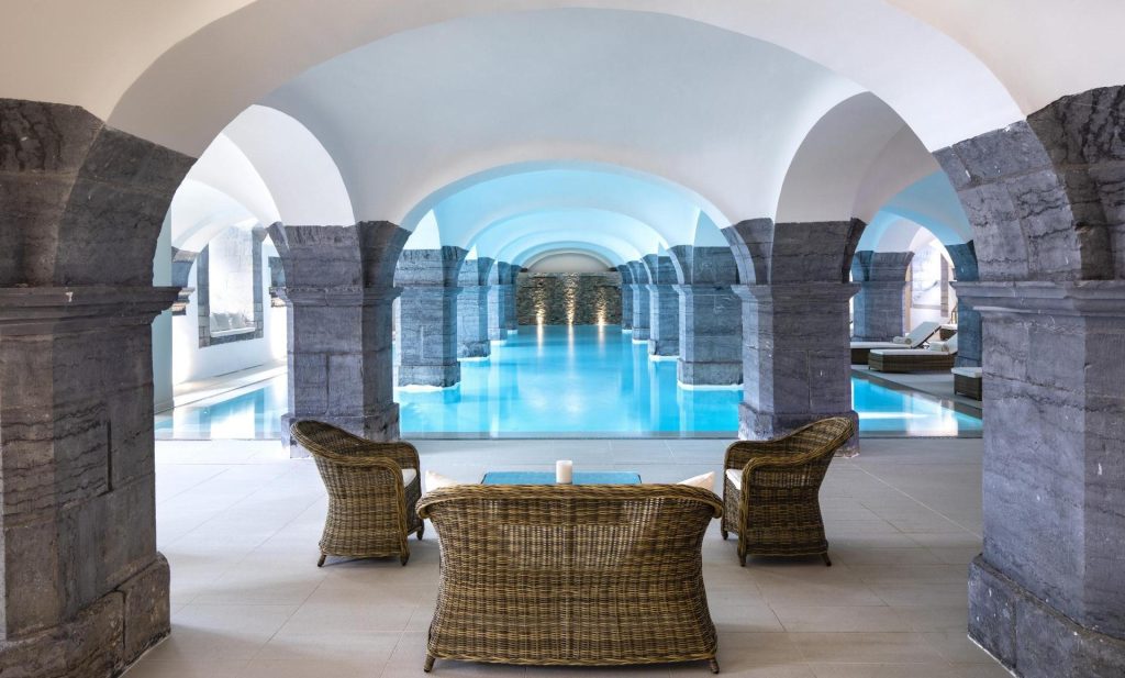 La piscine intérieure du spa de l'adresse Teritoria Royal Hainaut SPA & Resort Hotel en Hauts-de-France