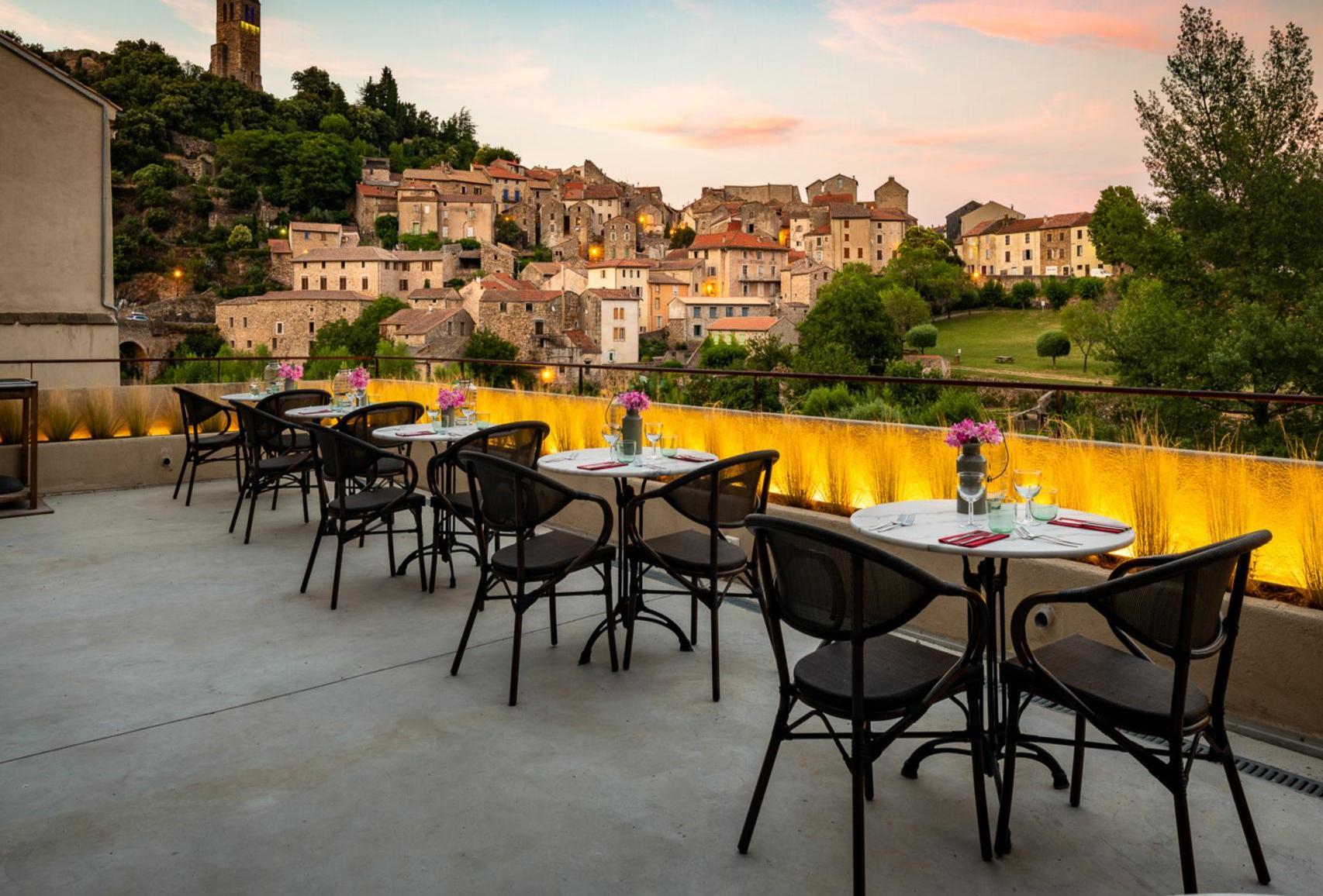 Scopri la nostra selezione degli indirizzi più belli della Francia per un pranzo in terrazza con gli amici o i colleghi