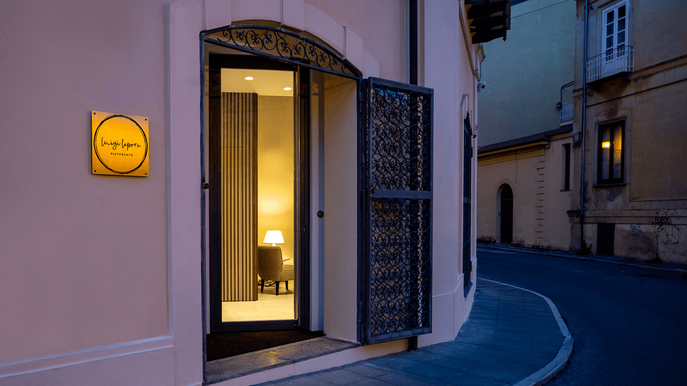 L'entrée du restaurant italien Luigi Lepore, adresse Teritoria en Calabre, Italie.