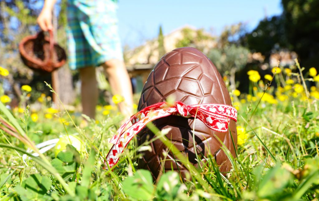 Œufs de Pâques tradition France, chasse aux œufs, traditions de Pâques