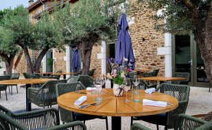 4109_ChateauVillars_TableTerrasse