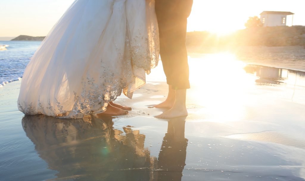 Mariage en bord de mer : où fêter son union ? : les pieds dans l'eau